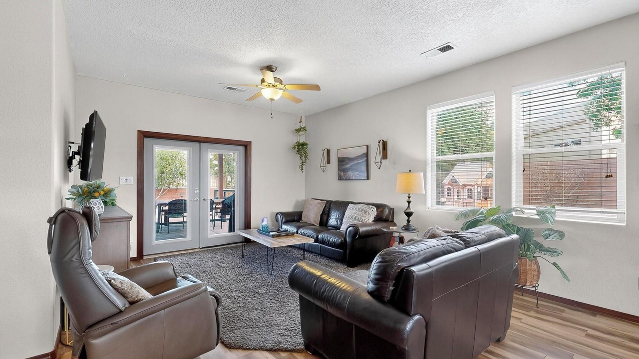 Photo of Livingroom in North Valley