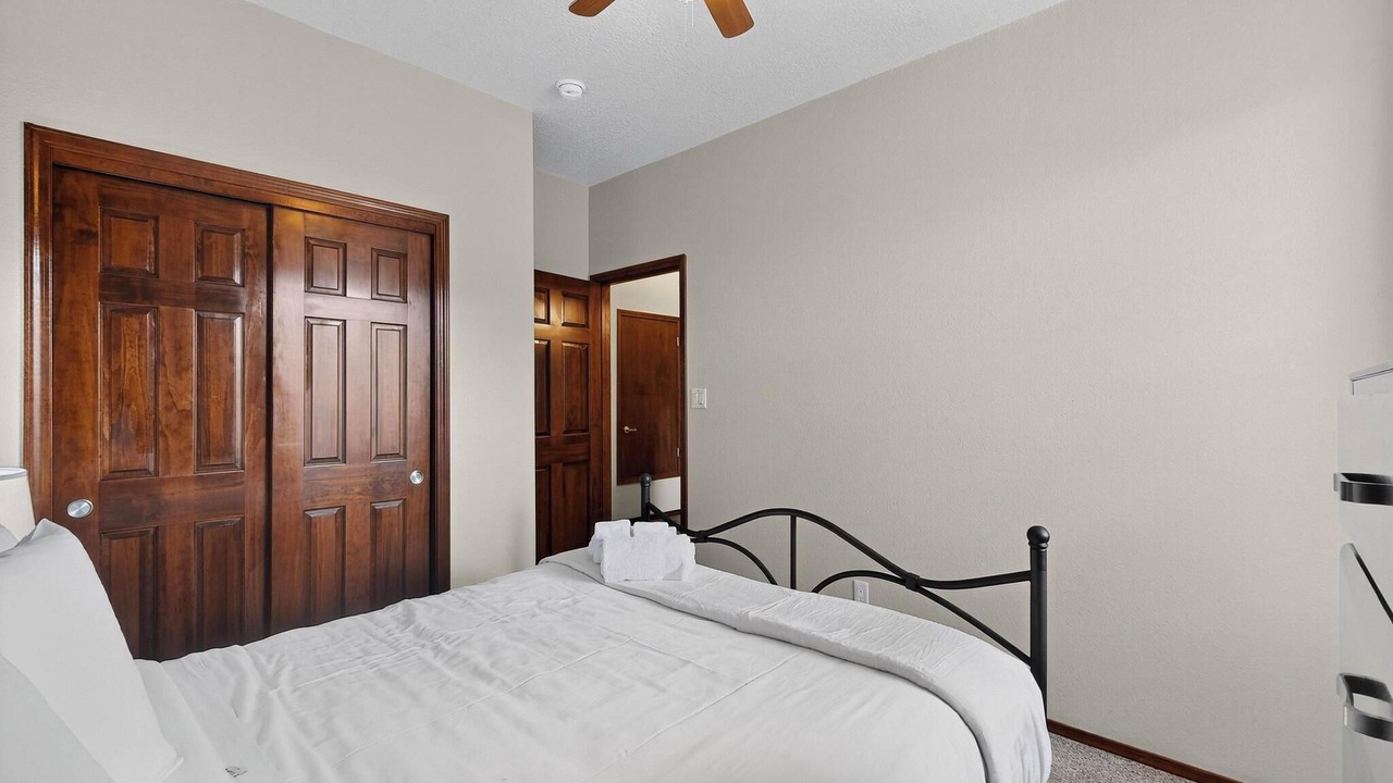 Photo of Bedroom in North Valley