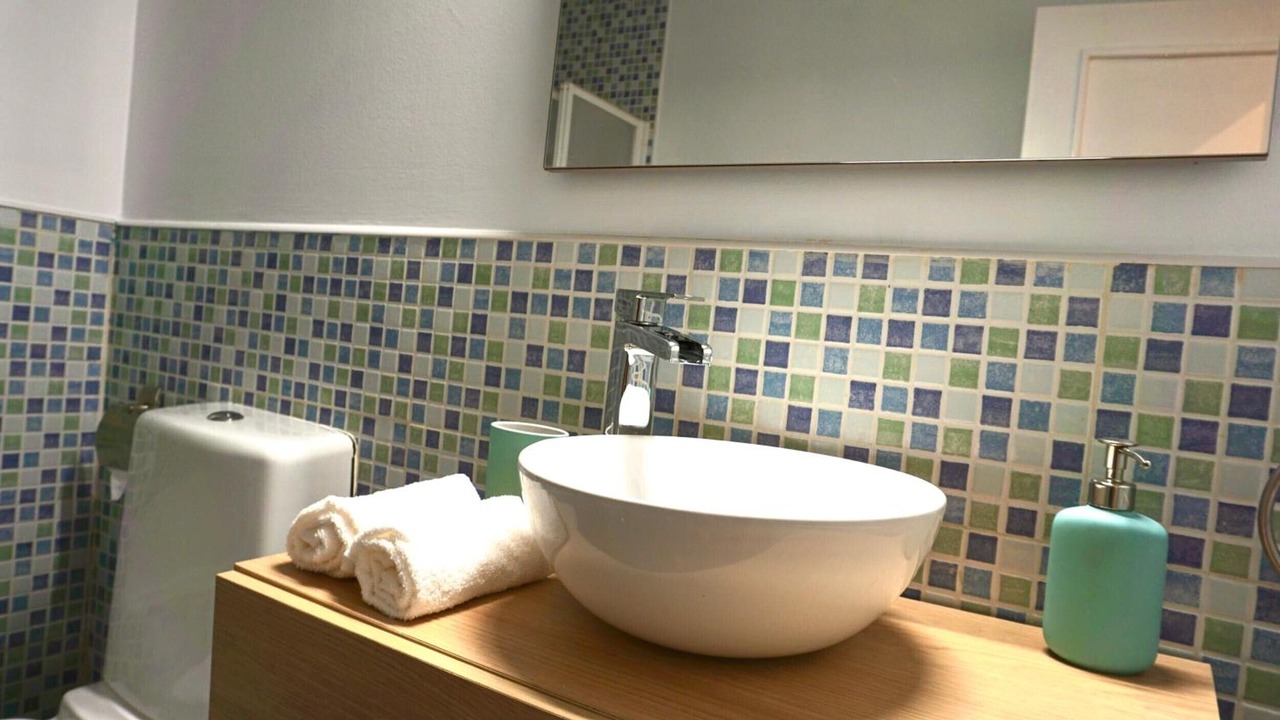 Photo of Bathroom in Los Angeles de San Rafael