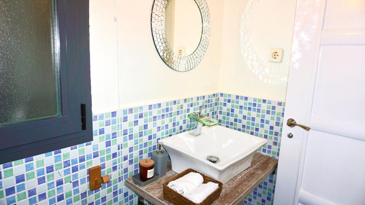 Photo of Bathroom in Los Angeles de San Rafael