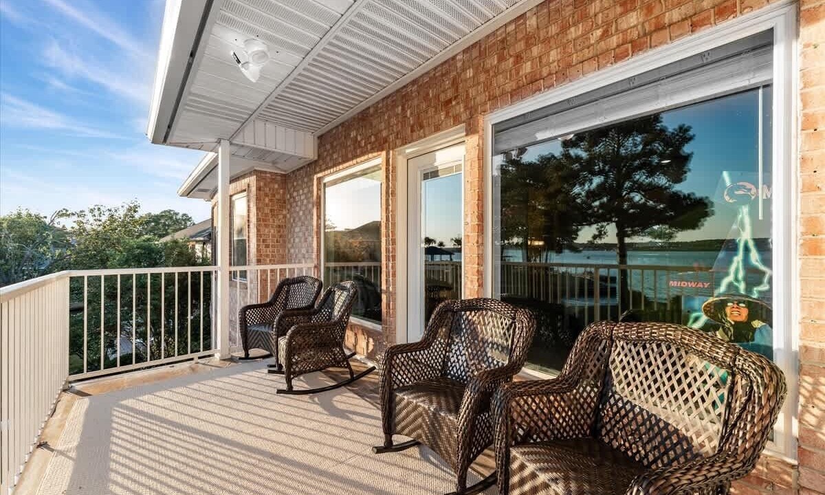 Photo of Patio Balcony in Walden on Lake Conroe