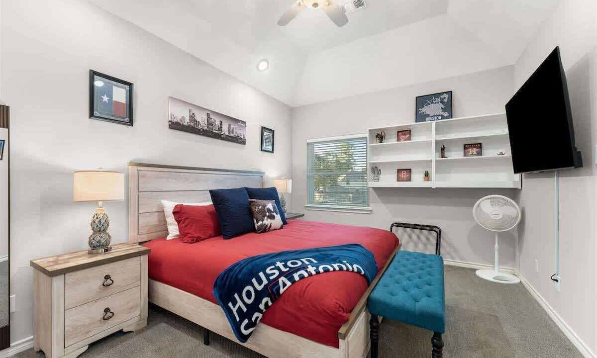 Photo of Bedroom in Walden on Lake Conroe