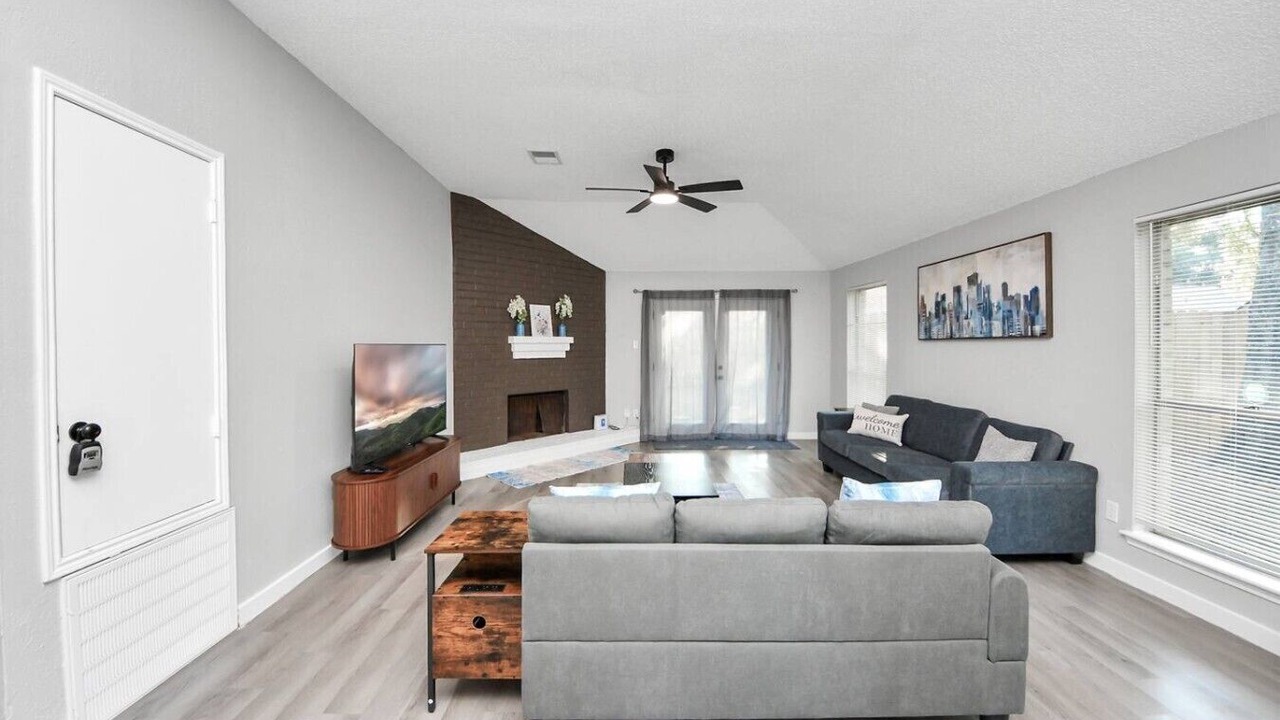 Photo of Livingroom in Pecan Grove