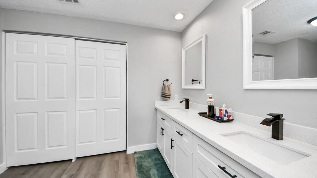Photo of Bathroom in Pecan Grove