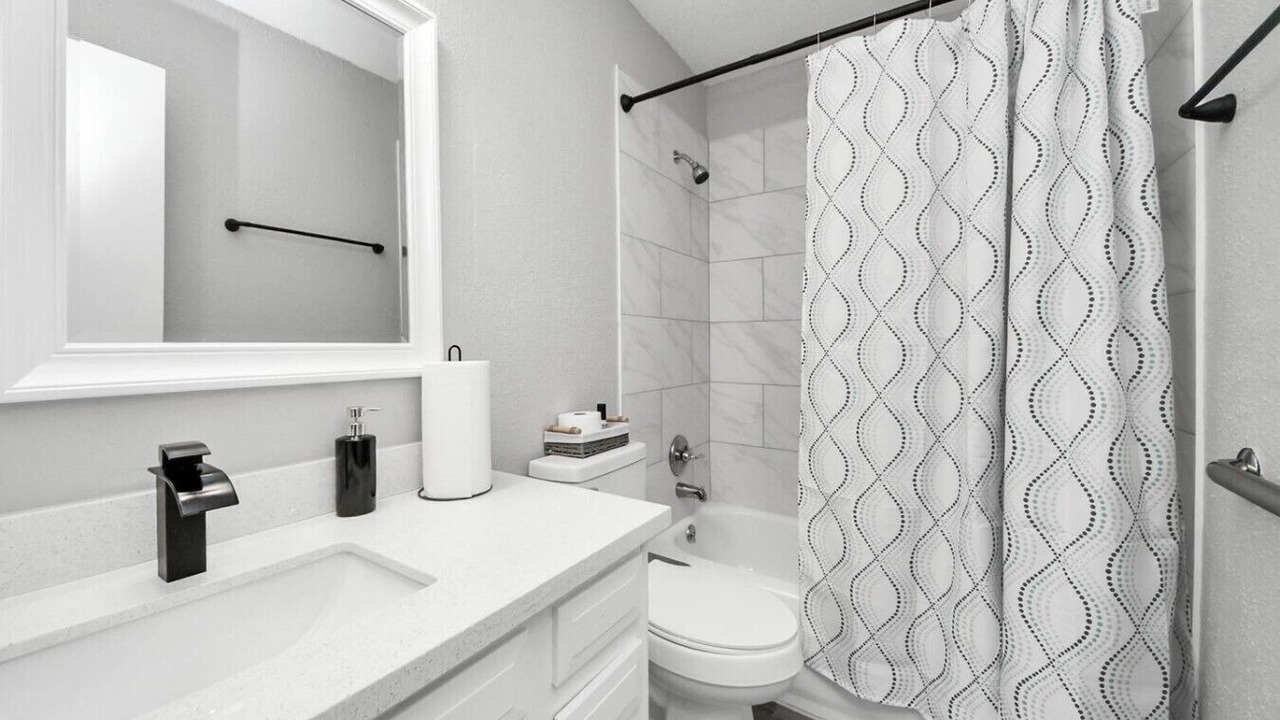 Photo of Bathroom in Pecan Grove