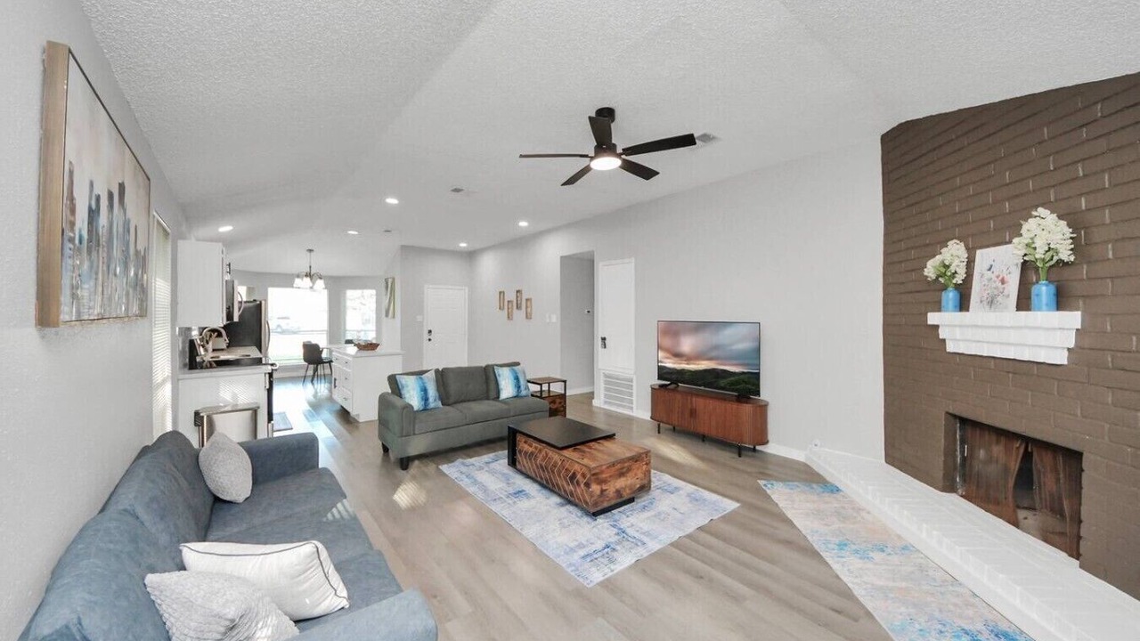 Photo of Livingroom in Pecan Grove