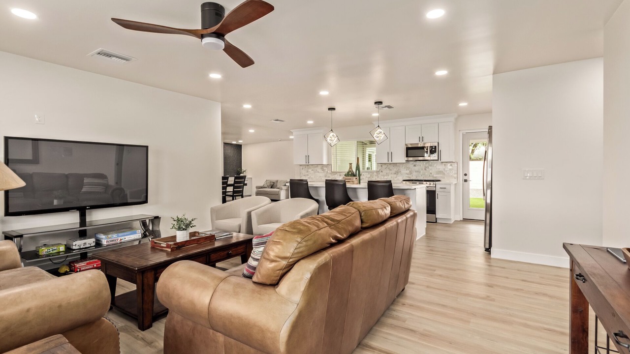 Photo of Livingroom in Papago Parkway