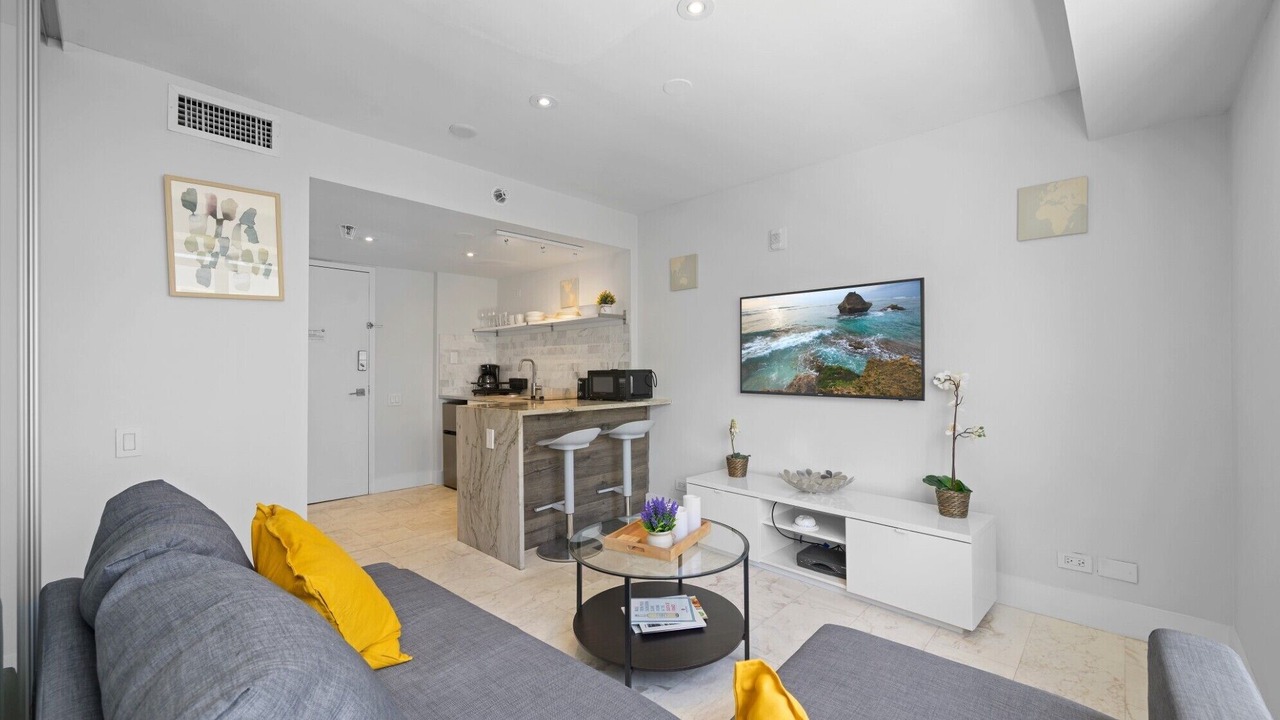Photo of Livingroom in South Pointe