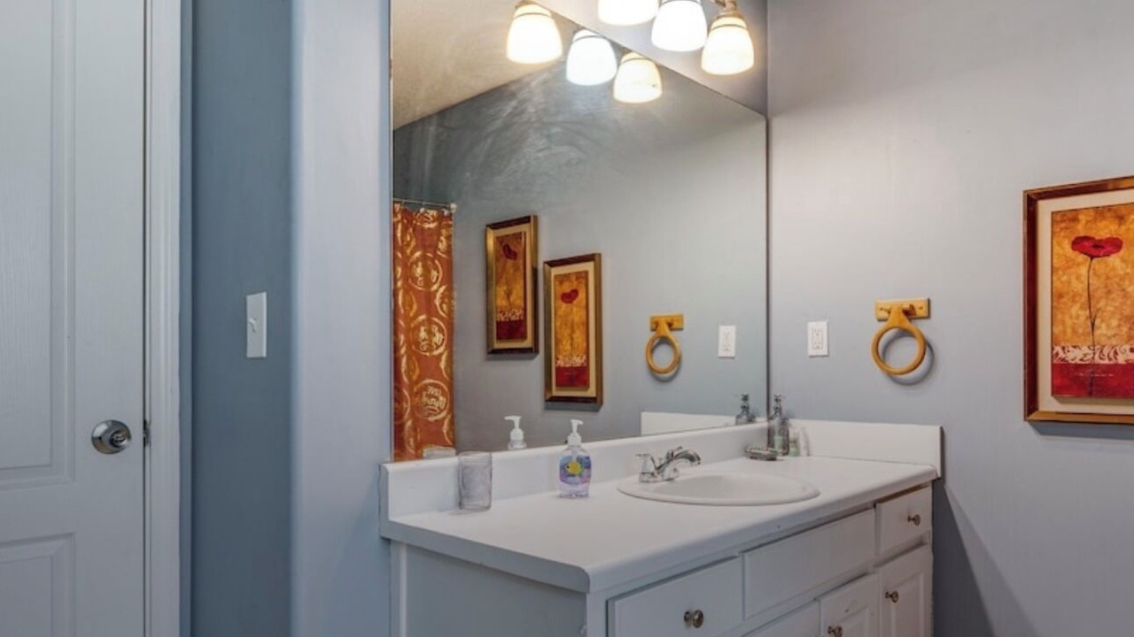 Photo of Bathroom in Winder