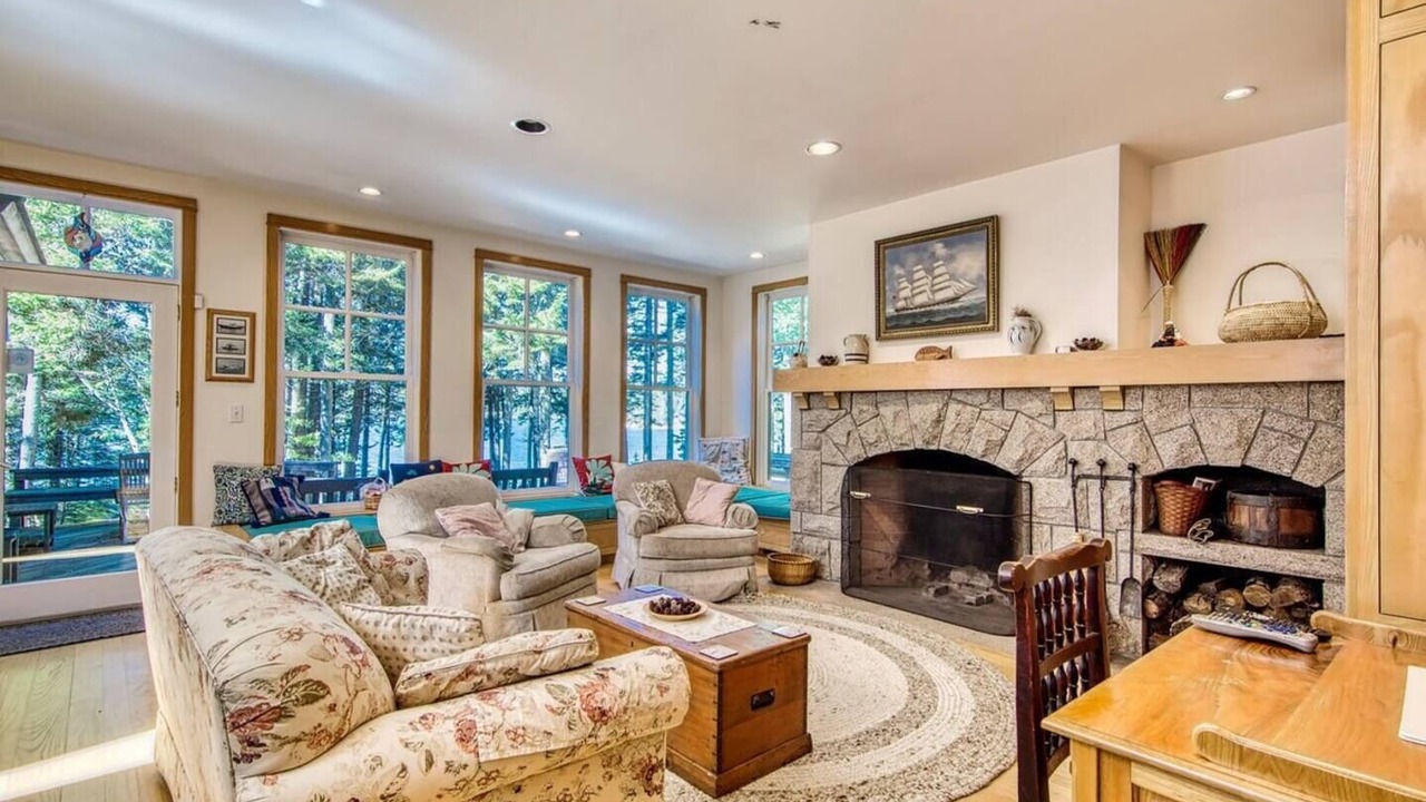 Photo of Livingroom in Stonington