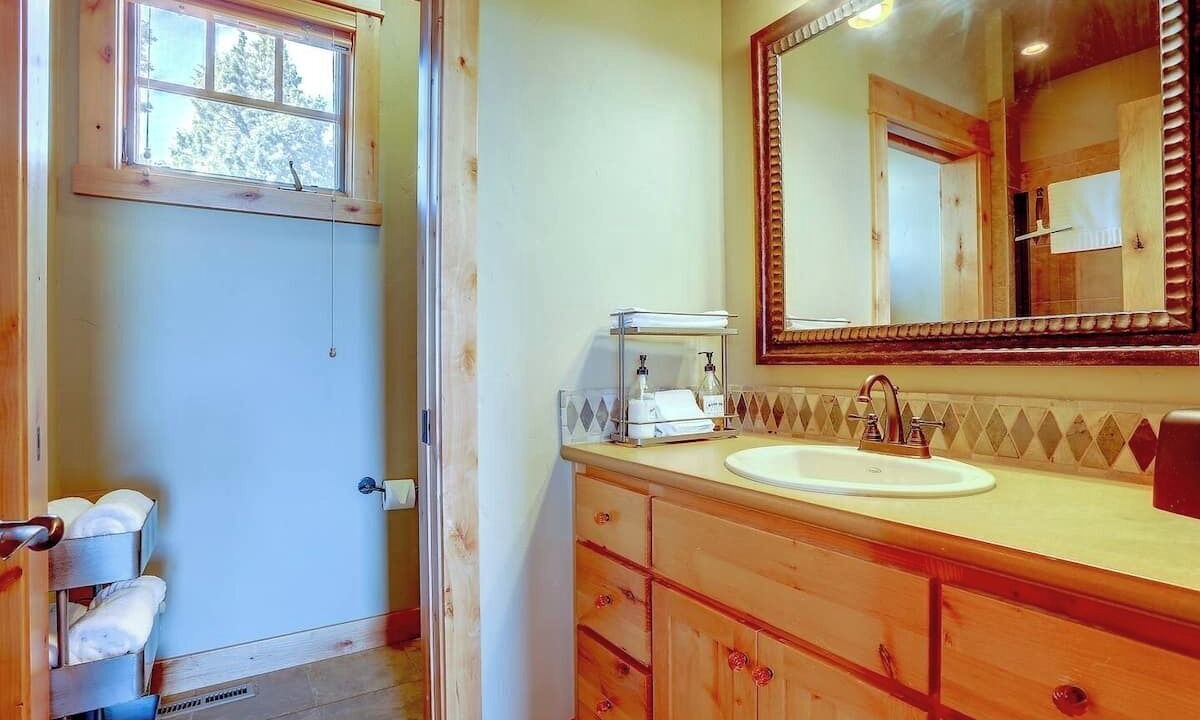 Photo of Bathroom in Powell Butte