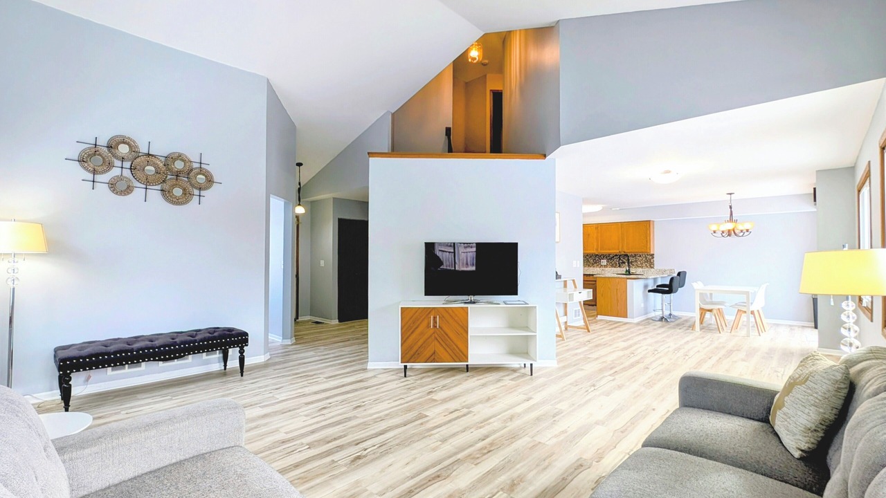 Photo of Livingroom in South Elgin