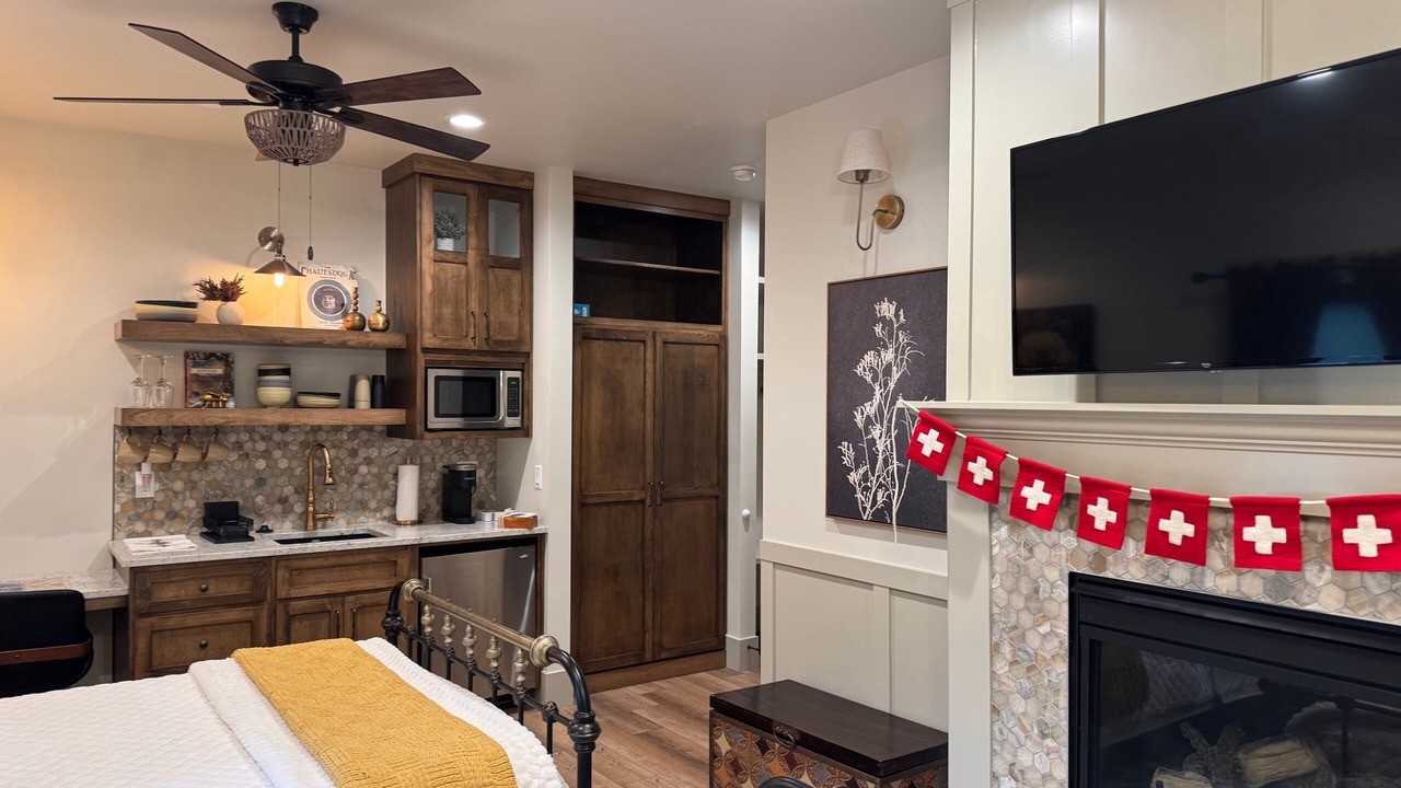 Photo of Bedroom in Midway