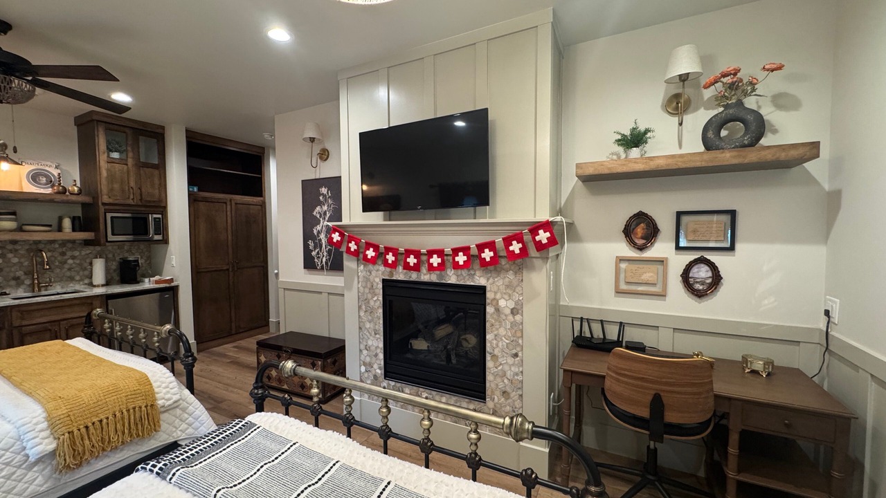 Photo of Bedroom in Midway