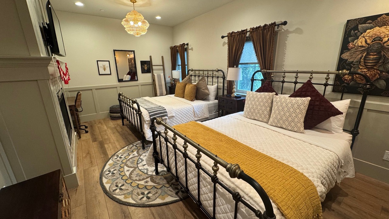 Photo of Bedroom in Midway