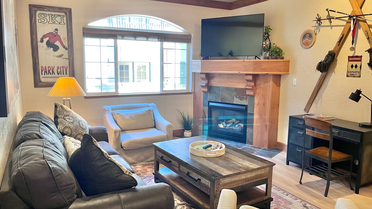 Photo of Livingroom in Midway