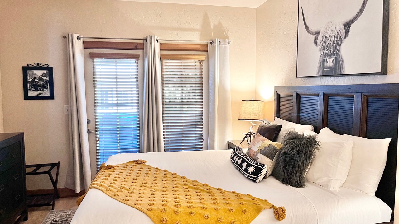 Photo of Bedroom in Midway