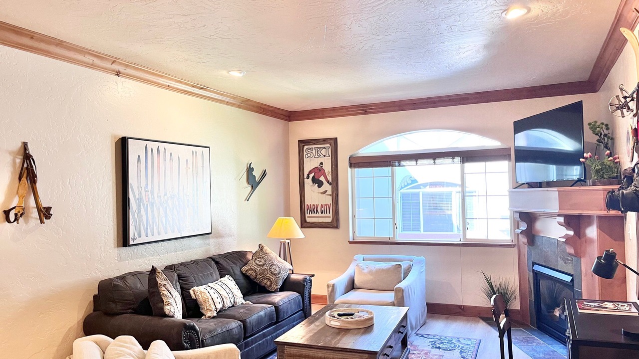 Photo of Livingroom in Midway