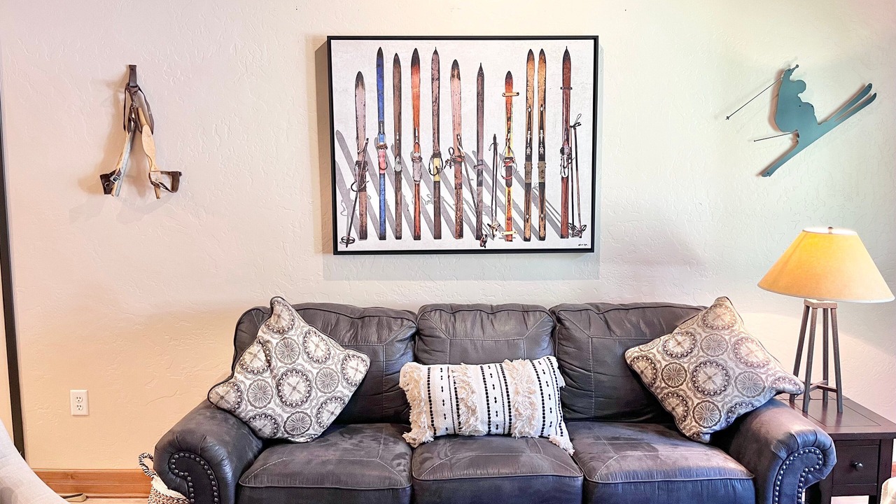 Photo of Livingroom in Midway