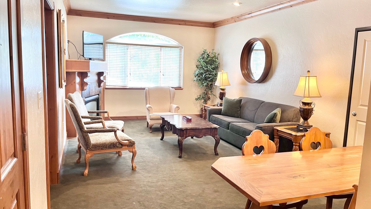 Photo of Livingroom in Midway