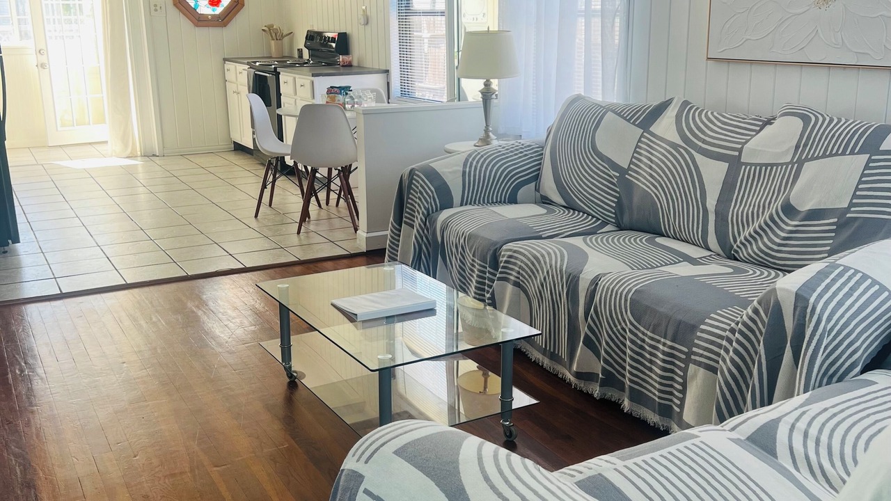 Photo of Livingroom in Bacliff