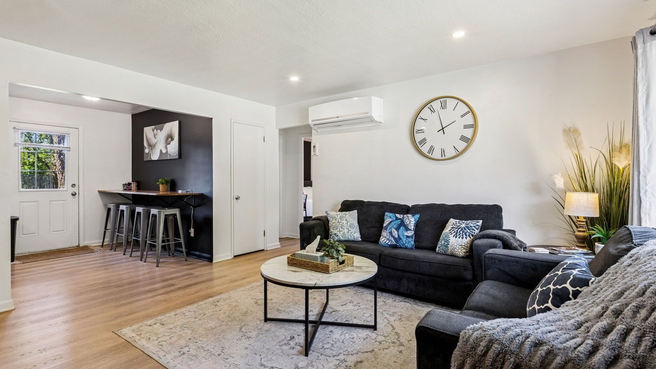 Photo of Livingroom in Parma Heights