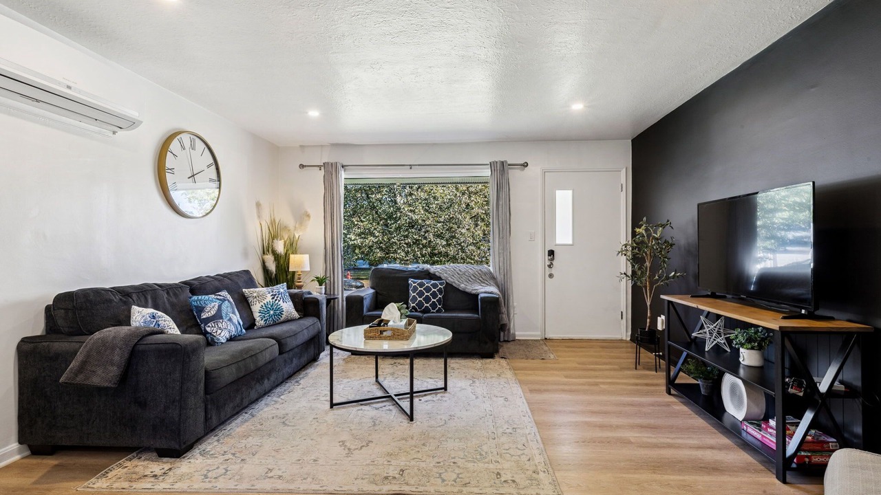 Photo of Livingroom in Parma Heights
