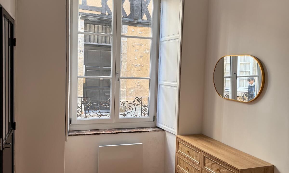 Photo of Bedroom in Republique