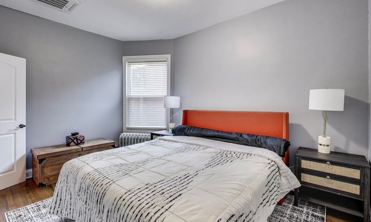 Photo of Bedroom in Edgewater