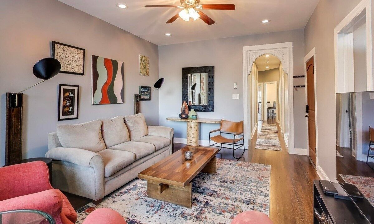 Photo of Livingroom in Edgewater