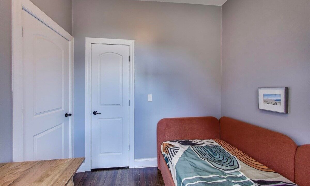 Photo of Bedroom in Edgewater