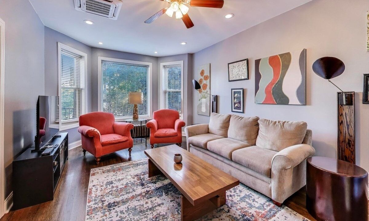 Photo of Livingroom in Edgewater