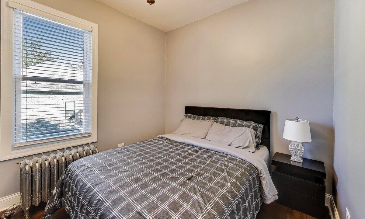 Photo of Bedroom in Edgewater
