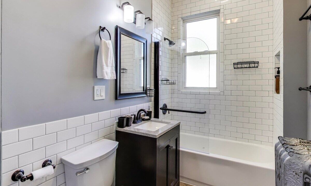 Photo of Bathroom in Edgewater