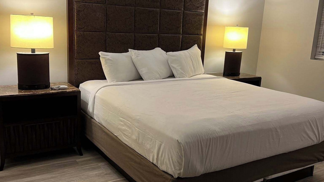 Photo of Bedroom in Redwood