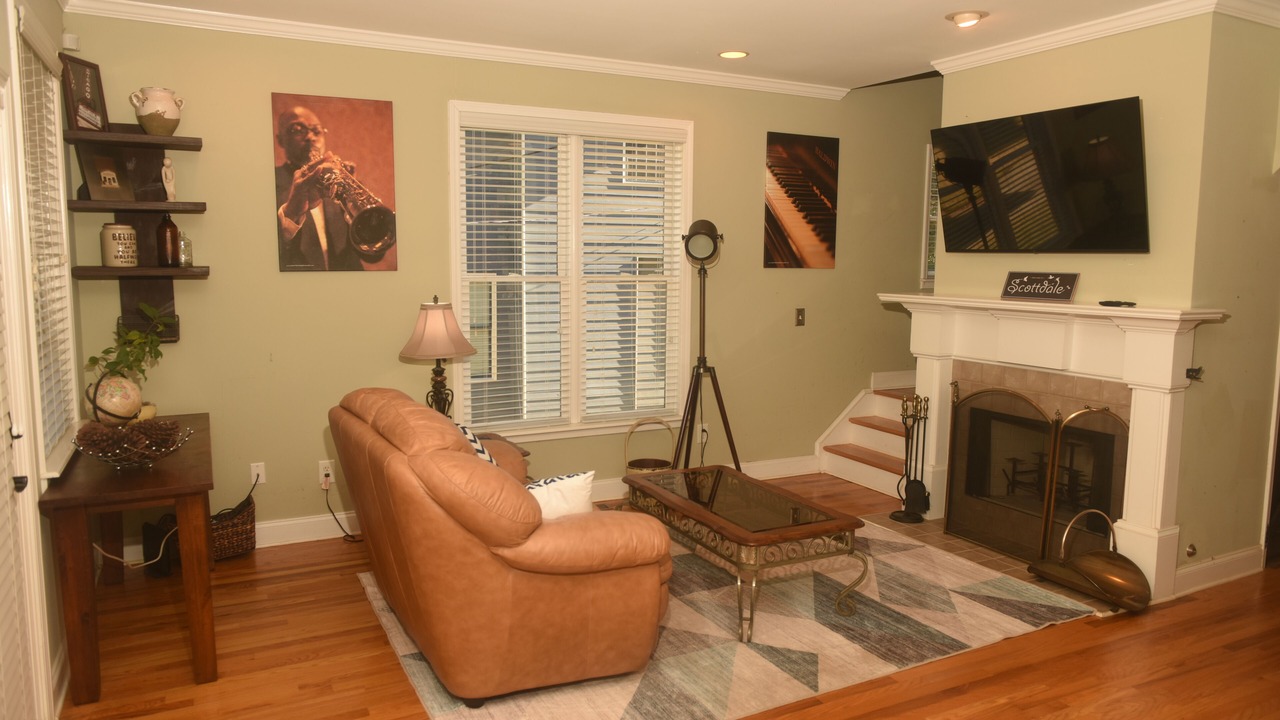 Photo of Livingroom in Scottdale