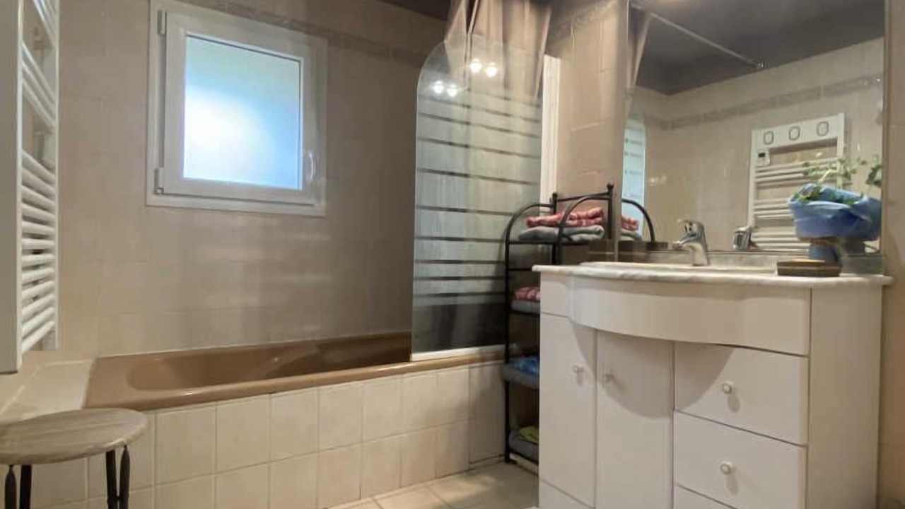 Photo of Bathroom in Opoul-Perillos