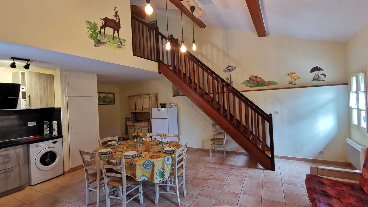 Photo of Others in Nyer