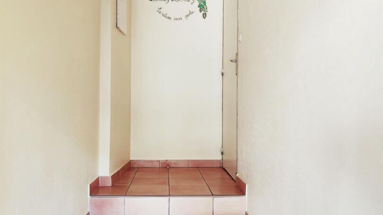 Photo of Others in Nyer