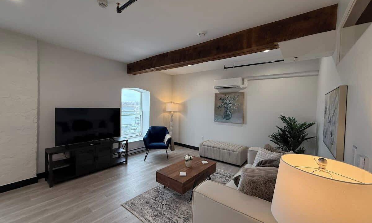 Photo of Livingroom in Truro
