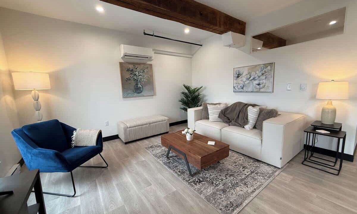Photo of Livingroom in Truro