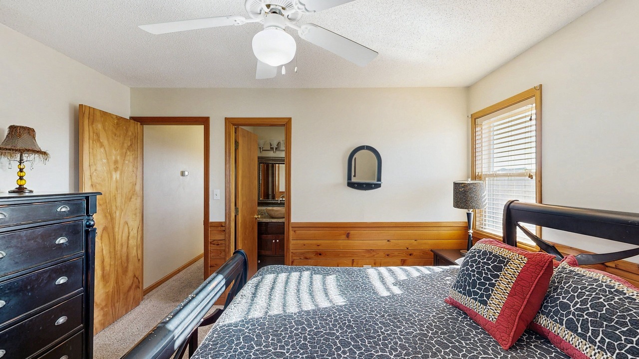 Photo of Bedroom in Waves
