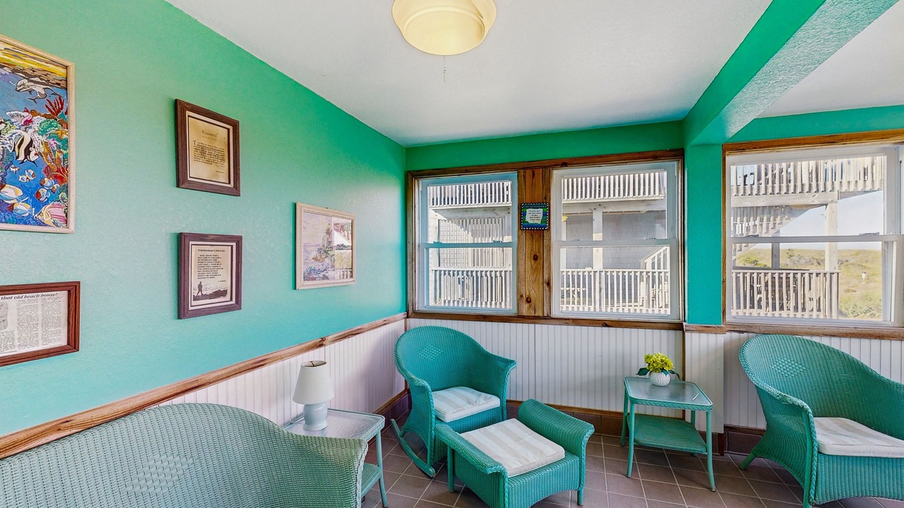 Photo of Livingroom in Waves