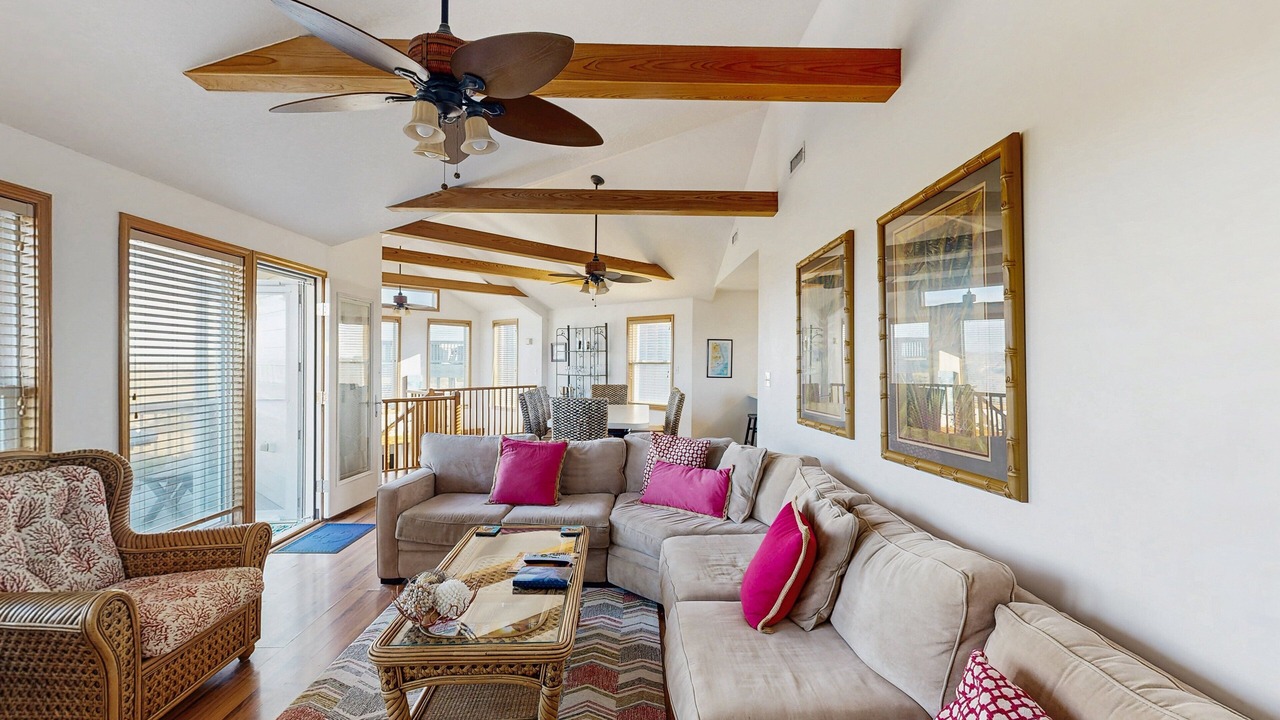 Photo of Livingroom in Waves