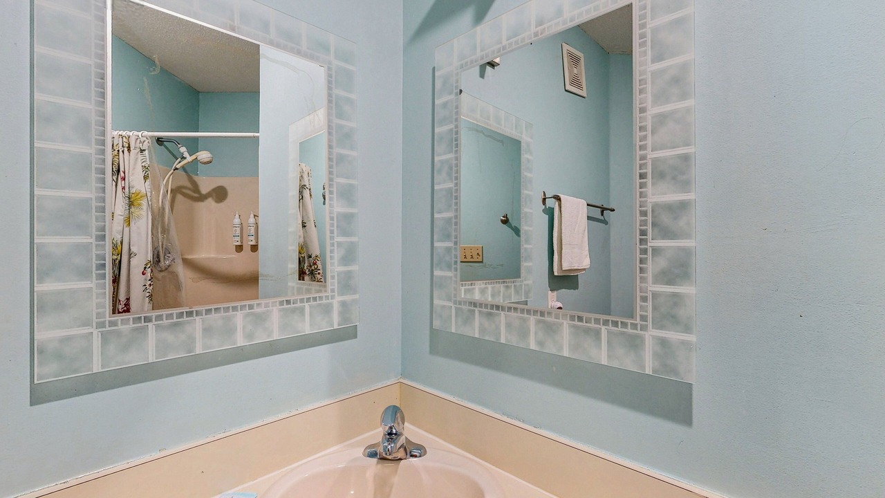 Photo of Bathroom in Waves