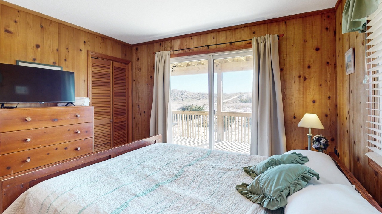 Photo of Bedroom in Waves