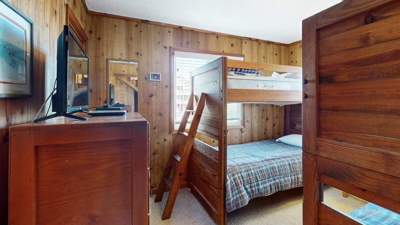 Photo of Bedroom in Waves