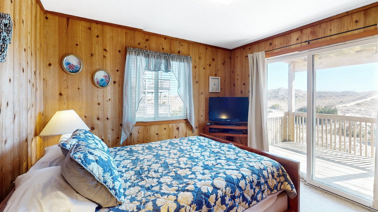 Photo of Bedroom in Waves