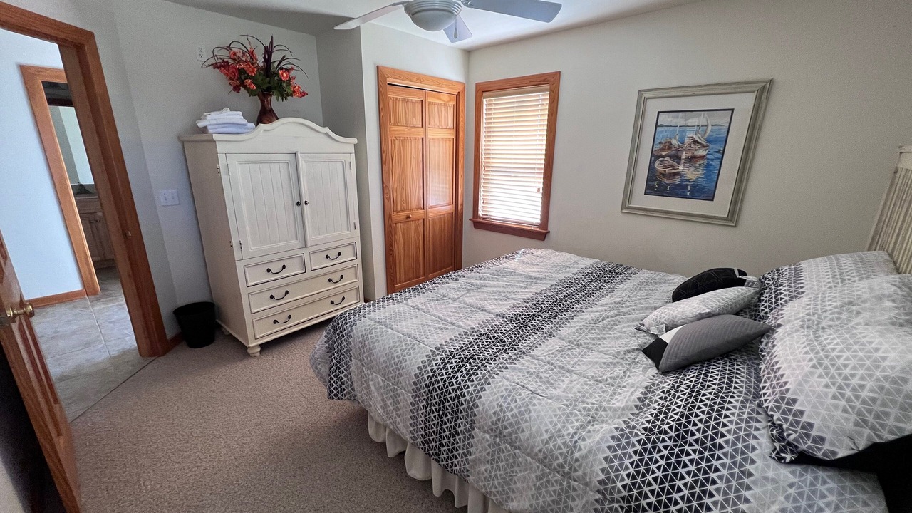 Photo of Bedroom in Waves