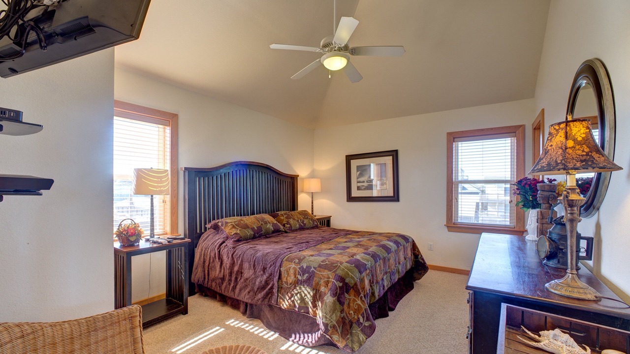 Photo of Bedroom in Waves